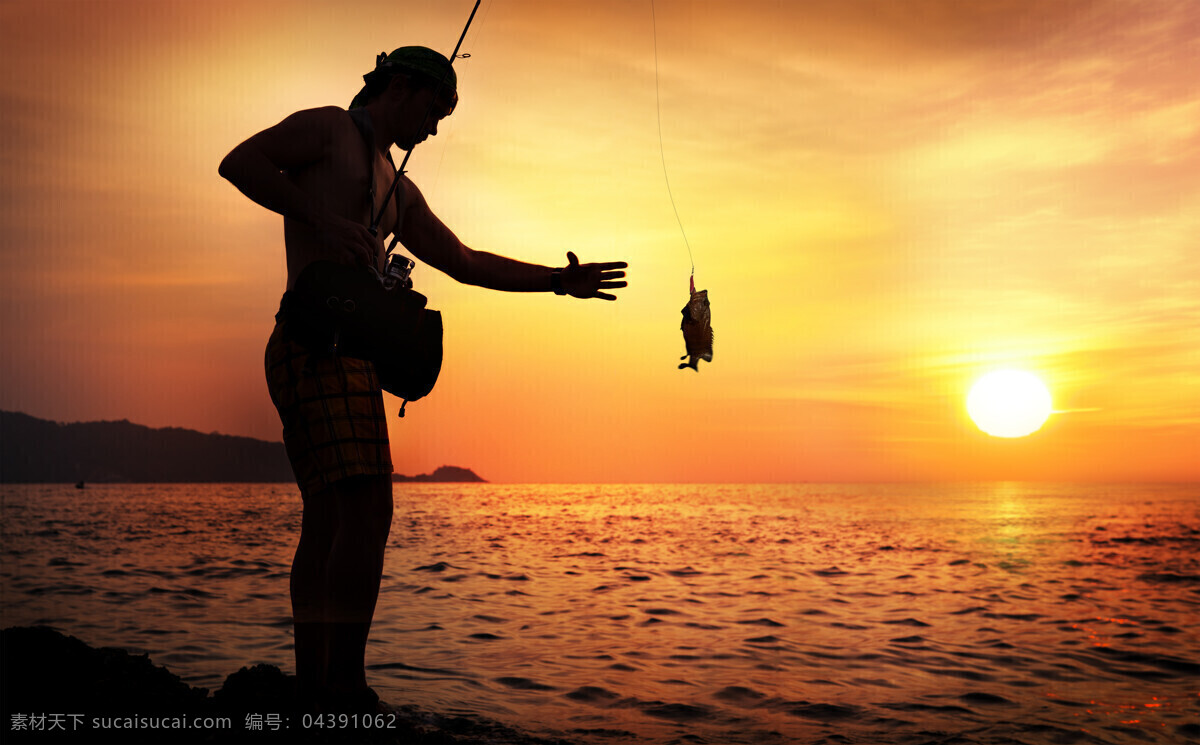 站 湖水 钓鱼 男士 垂钓 捕鱼 夕阳 落日 其它人物 人物图片