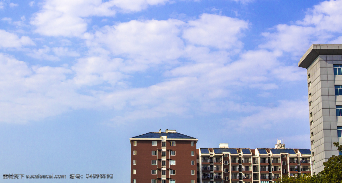 蓝天 下 城市 建筑 楼房 白云 天空 商用 照片 背景