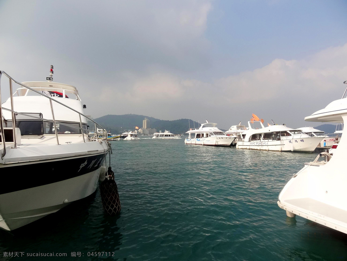 城市 大海 快艇 码头 生态 游船 游艇 大海游艇 远山 自然 自然风景 自然景观 风景 生活 旅游餐饮