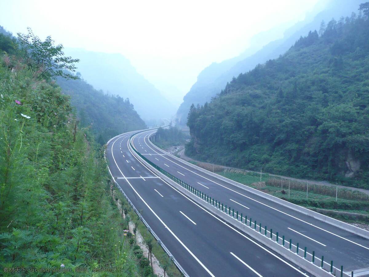 公路 森林 交通运输 公路养护 公路设施 省道 国道 绿树 蓝天 自然景观 自然风景 景观