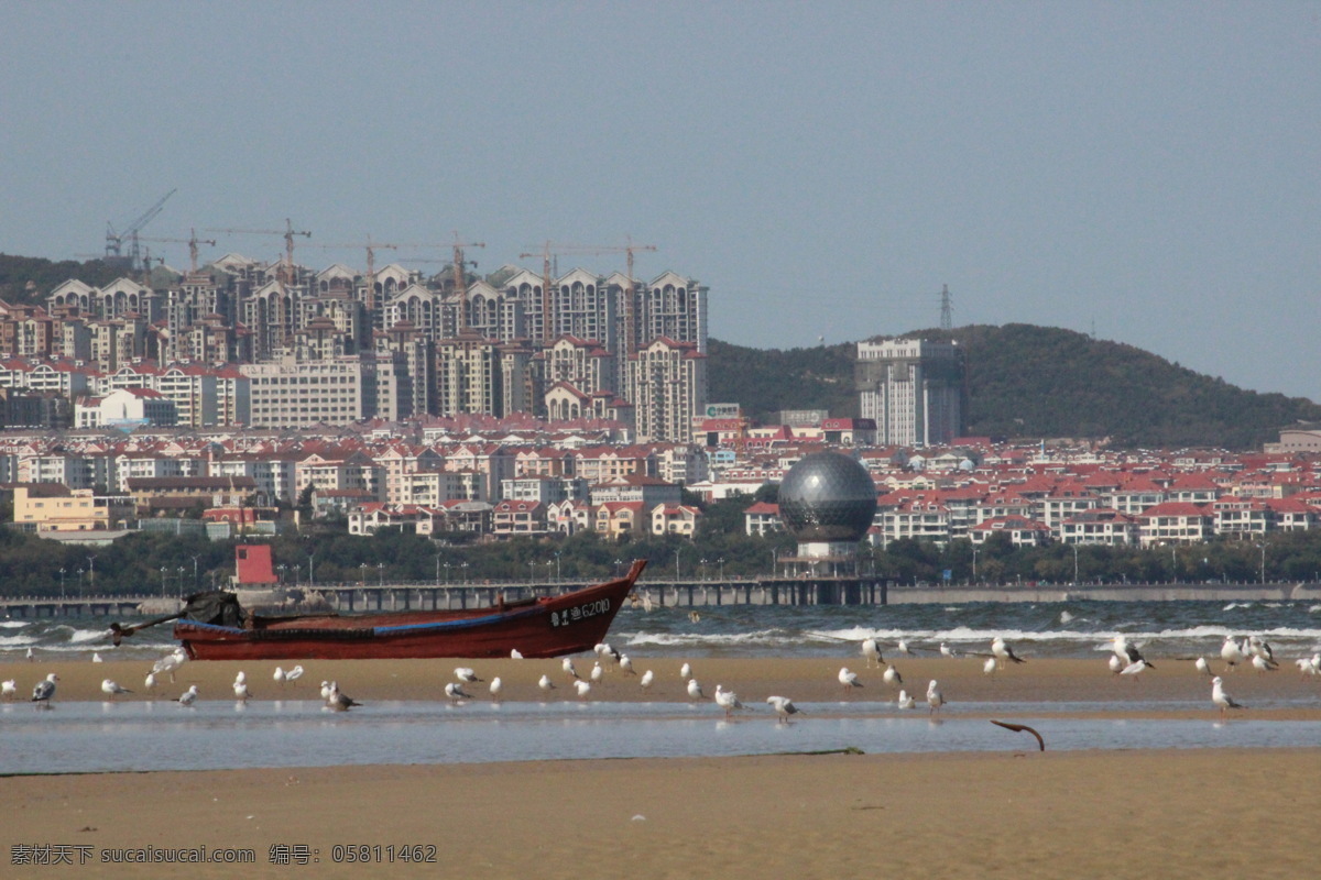 烟台 城市 海 大海 风景旅游 楼群 旅游摄影 渔船 自然风景 烟台城市与海 与海滩 psd源文件