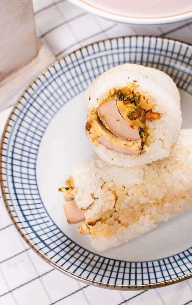 饭团图片 饭团 美食 寿司 日式 日料 糯米饭 粢米饭 日式美食 日本寿司 特色饭团 早餐 餐饮美食 传统美食