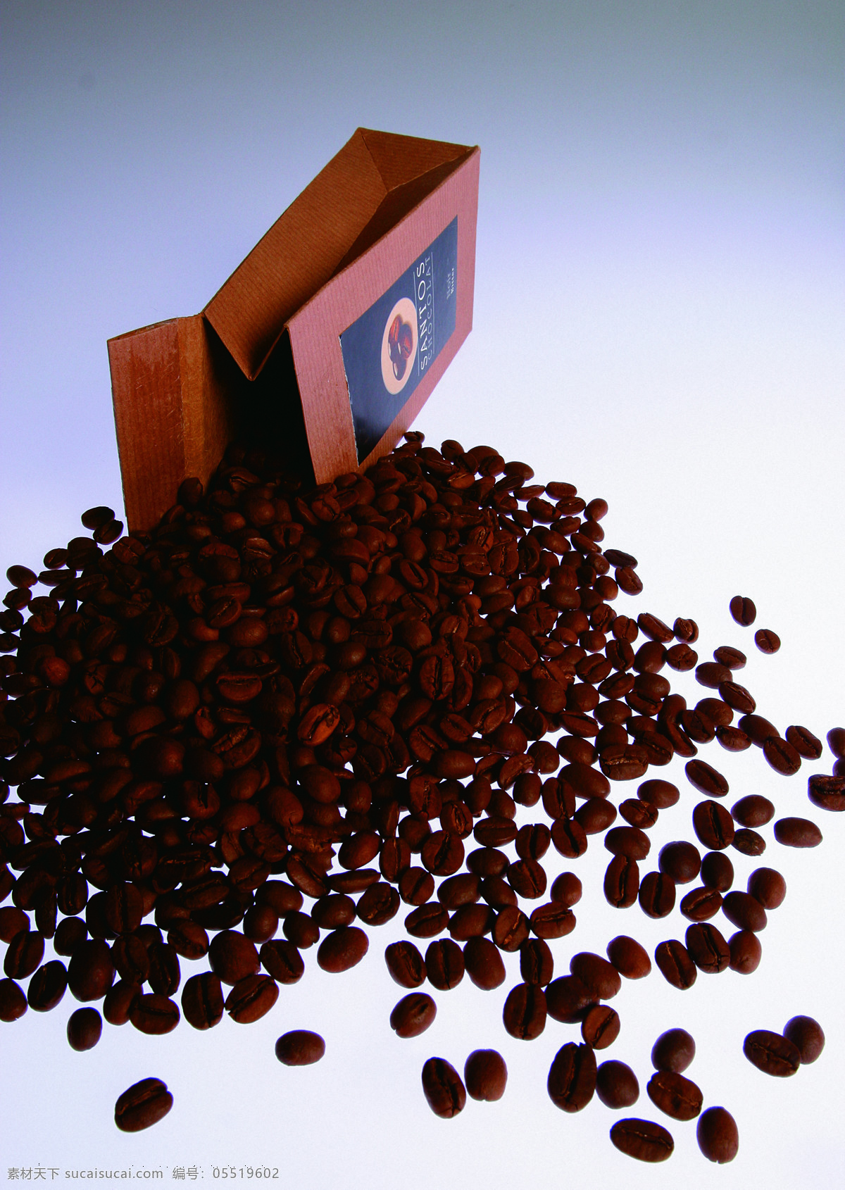 袋 散落 咖啡豆 咖啡 纸袋 包装 倒出 黑咖啡 商品 美味 果实饱满 咖啡文化 品味 生活 高清图片 咖啡图片 餐饮美食