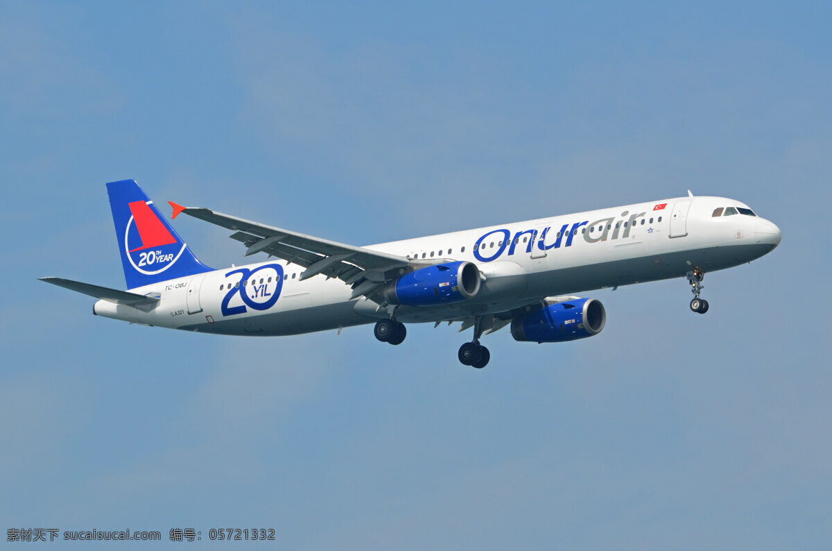 飞机图片 飞机 高空 航班 航空 交通工具 客机 天空 乌云 现代科技 矢量图