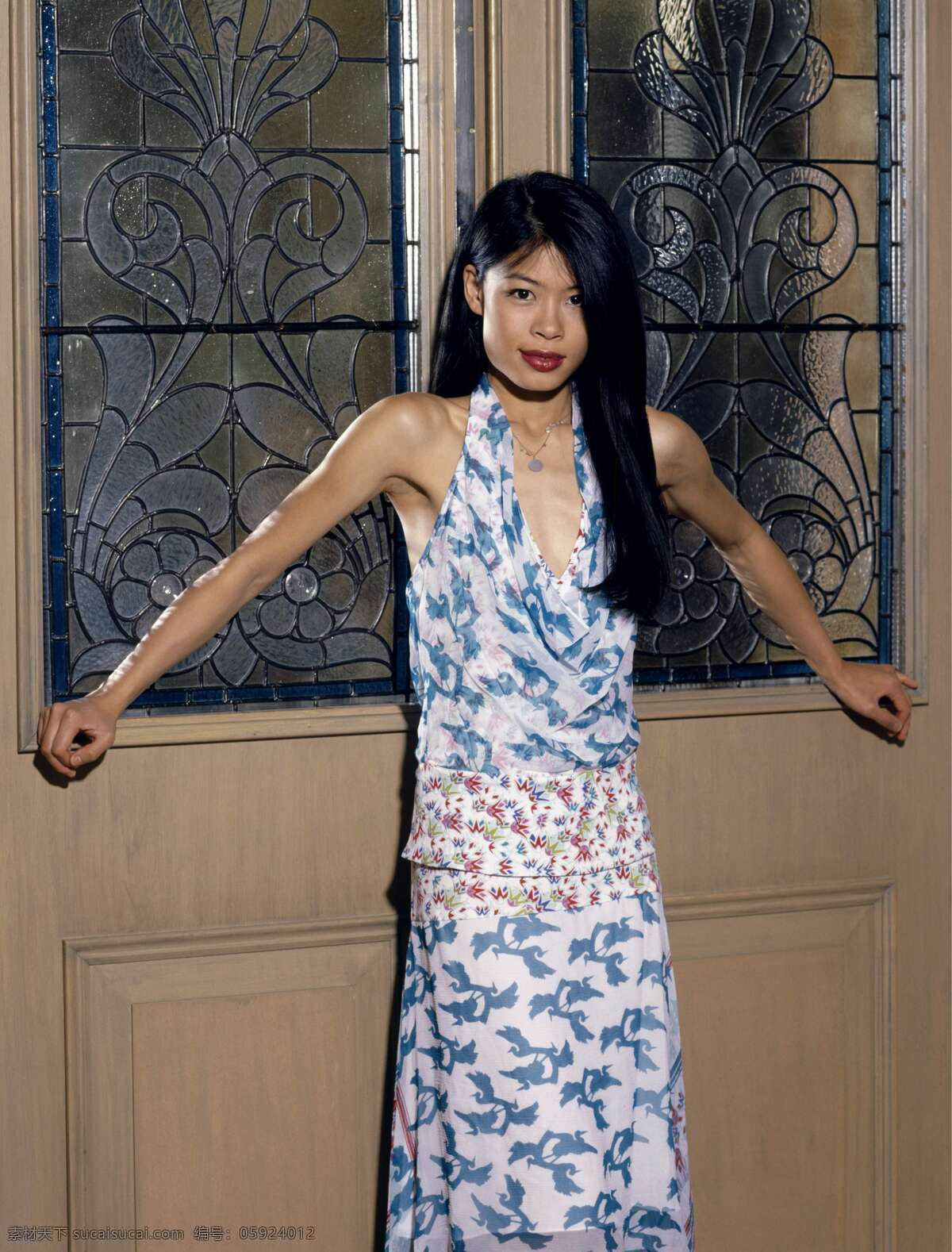站 窗台 美女图片 时尚潮流 性感美女 明星偶像 国内明星 女性 女人 时尚美女 美女模特 女孩 明星图片 人物图片