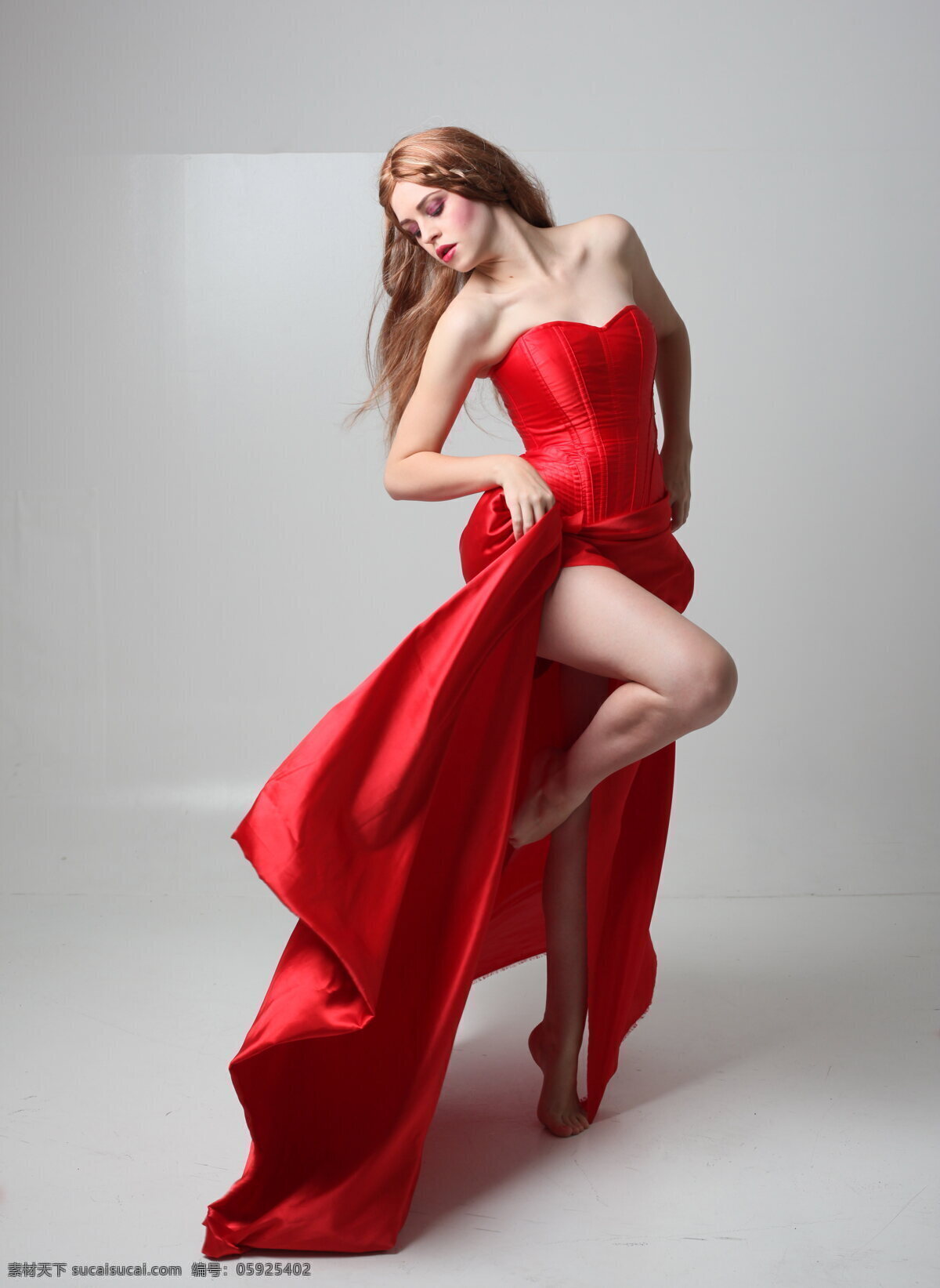 喜庆 红色 礼服 美女 高清 性感美女图片 红色礼服 红裙 长裙 欧美美女