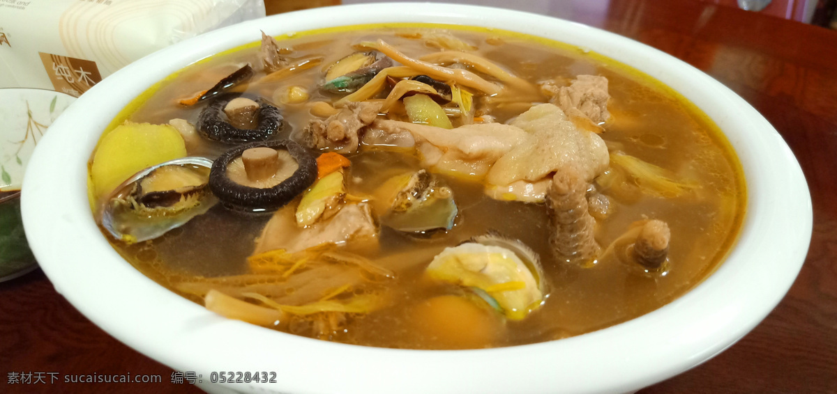 鲍鱼土鸡汤 土鸡炖鲜鲍 土鸡 炖鲜鲍 炖鸡汤 人参鸡汤 土鸡鲍鱼汤 人参炖土鸡 鲜鲍土鸡汤 人参炖母鸡 蘑菇鸡汤 黄花菜 枸杞 餐饮美食 传统美食