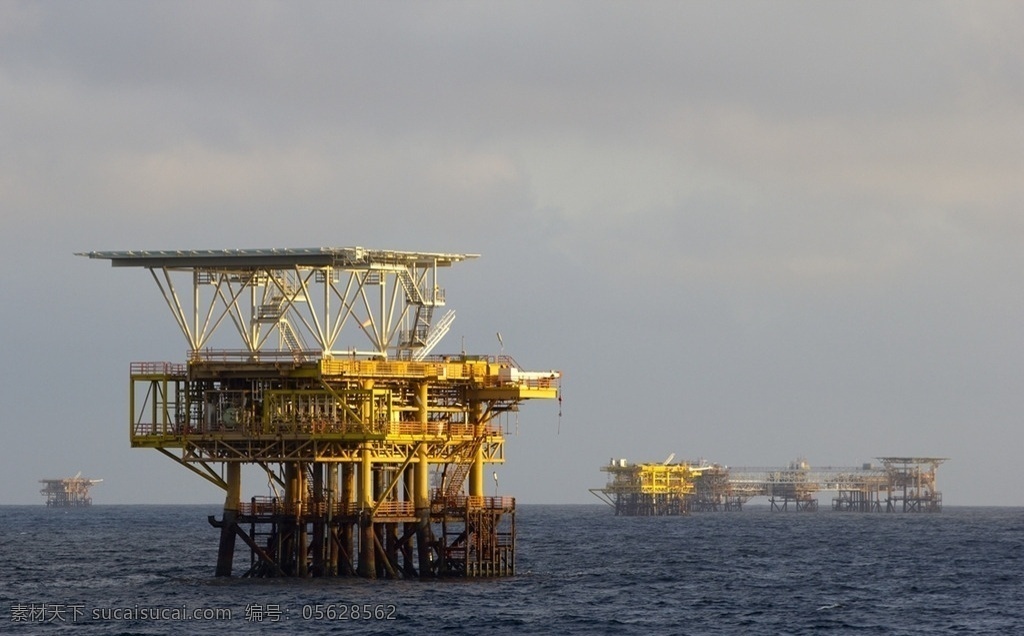 海上油田 海上钻井平台 石油油田 天然气矿 石油开采 天然气开采 石油天然气 工业生产 工业设施 工业设备 现代科技