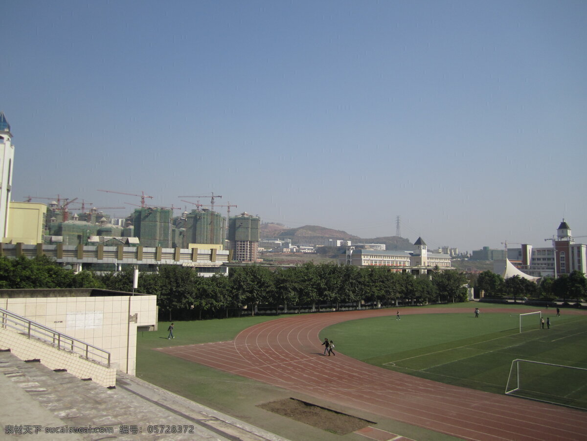 大学操场 重庆 南方 翻译 学院 川外 重庆大学校园 校园风景 大学校园 操场 摄影图片 学校摄影 建筑摄影 建筑园林 灰色