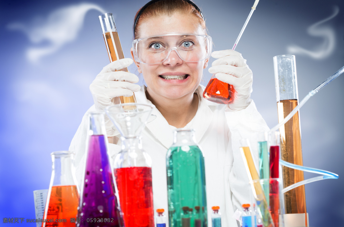 正在 做 化学实验 研究员 试管 试剂 量杯 试验器皿 化学研究员 彩色液体 化学液体 化学素材 化学试验 科技图片 现代科技