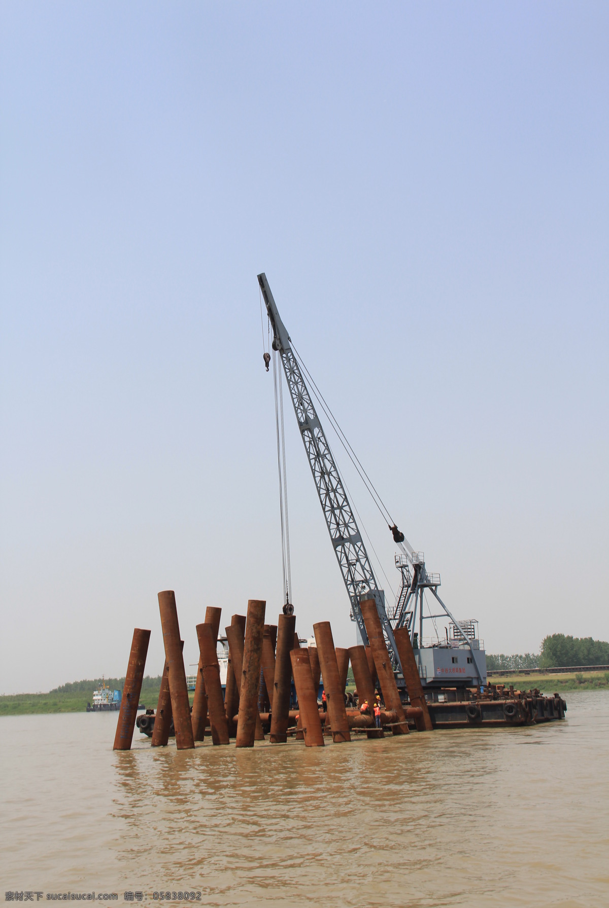 水上 钢 管桩 施工 钢管桩 打桩船 打桩 工业生产 现代科技