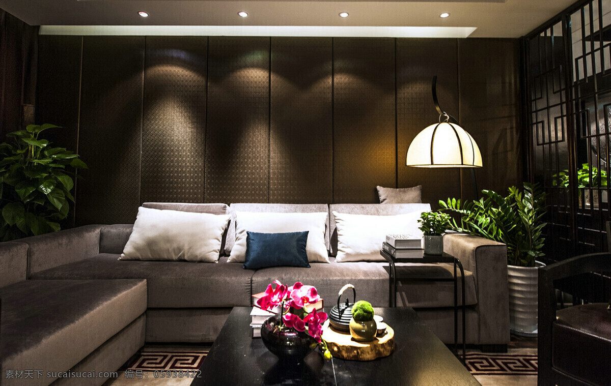 现代 客厅 正方形 茶几 室内装修 效果图 白色吊灯 深色沙发 方形茶几 深色背景墙 木制屏风