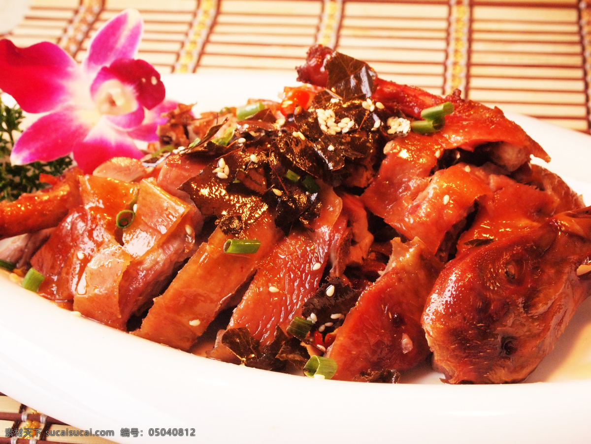 茶香鸭 鸭子 风干鸭 白盘子 鸭肉 传统美食 餐饮美食