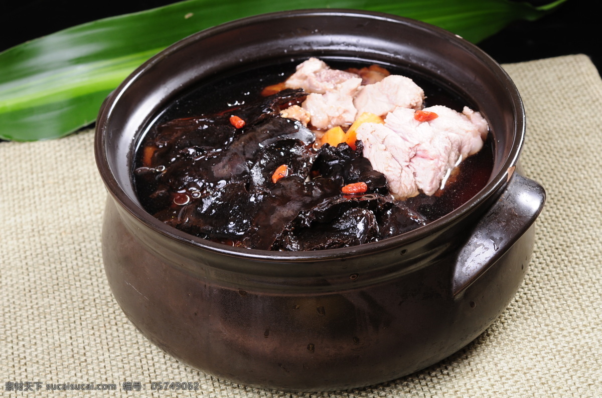 生熟地煲龙骨 生熟地龙骨汤 地黄煲龙骨 地黄龙骨汤 药膳 饮食 养生 生熟地 煲龙骨 龙骨汤 煲汤 高清菜谱用图 餐饮美食 传统美食