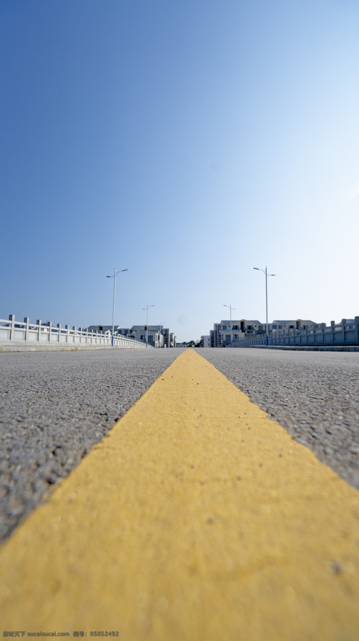 阳光 下 大马路 马路 蓝天 干净 纹路 春天 蓝色 商业