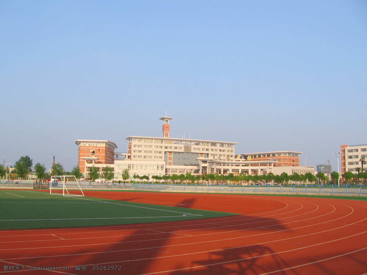 操场 教学楼 跑道 赛道 塑胶跑道 体育场 体育运动 足球场 赛场 学校 文化艺术 矢量图 日常生活