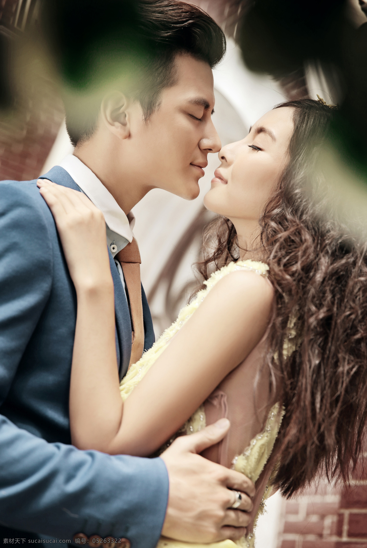 甜蜜 拥抱 情侣 恋人 婚纱摄影 婚纱照 浪漫 唯美 新人夫妻 恩爱 幸福 爱人 帅哥 帅气男士 男人 美女新娘 模特 婚纱艺术照 婚纱写真 情侣图片 人物图片