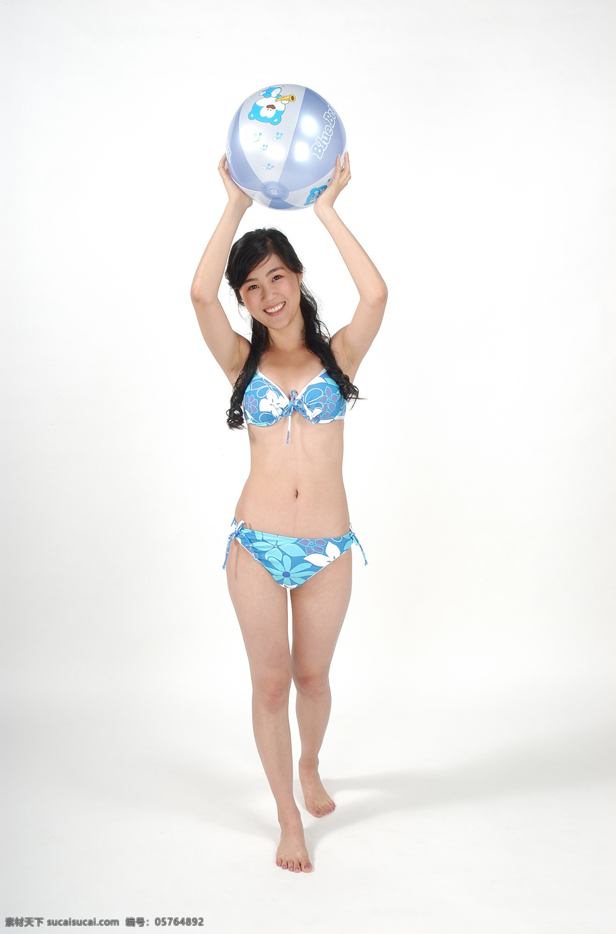 玩 皮球 美女图片 性感美女 女性 女人 时尚美女 模特 美女写真 泳装 泳衣 比基尼美女 人物图片