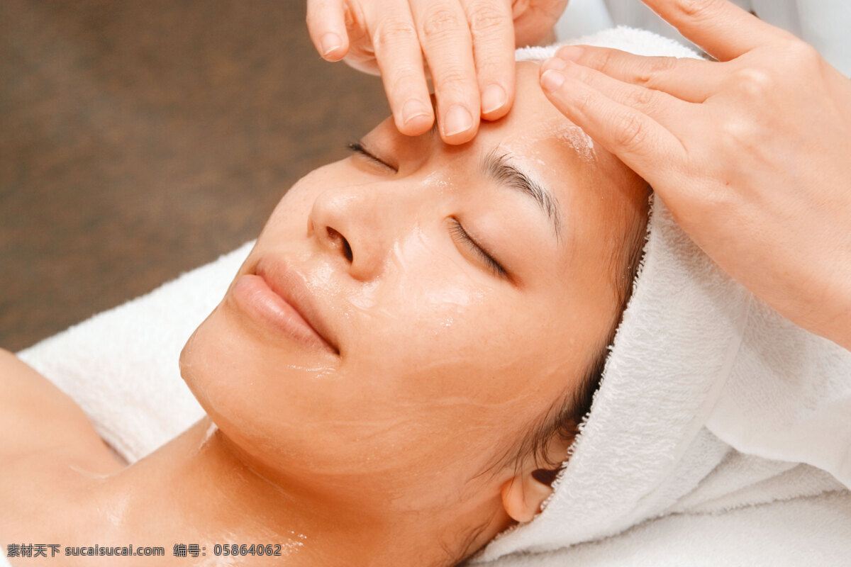 美容 女性 水疗 按摩 spa 服务 性感 美女 性感美女 双手 挺胸 浴巾 倒影 头发 洗头 皮肤 白皙 透明 水 风景 洁白 美丽 眼睛 眼睫毛 鼻子 嘴唇 耳朵 眉毛 秀发 双唇 人物图库 女性女人 摄影图库