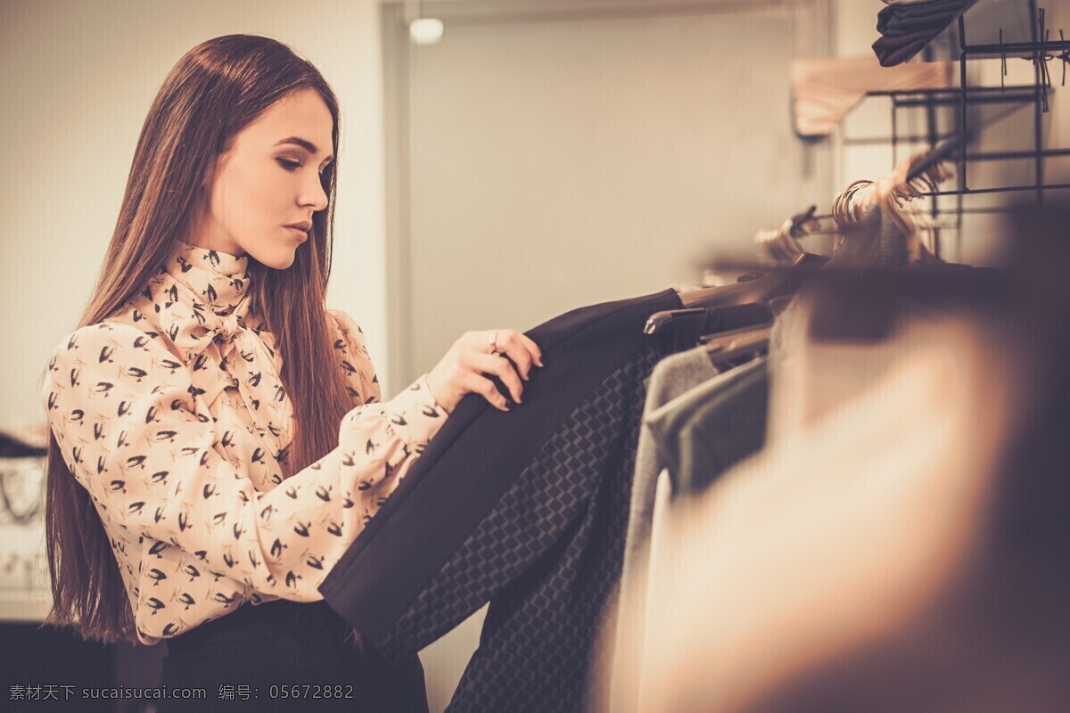 选购 衣服 时尚 美女图片 挑选 服装店 买衣服 时尚美女 时尚女性 欧美女性 外国美女 美女模特 室内设计 环境家居