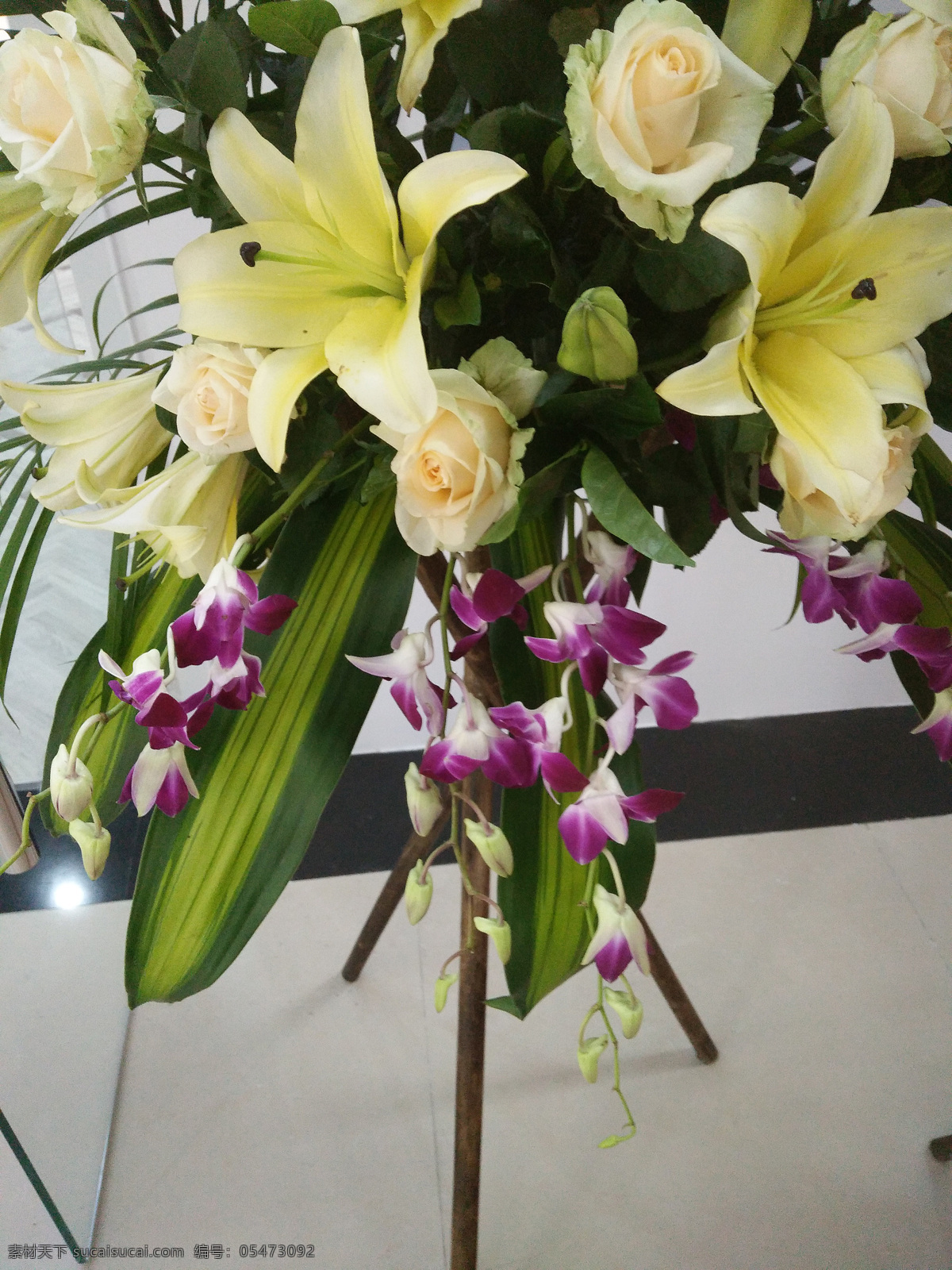 百合花图片 花卉 花 植物 小树 树 花坛 农作物 花纹雕 生活百科 生活素材