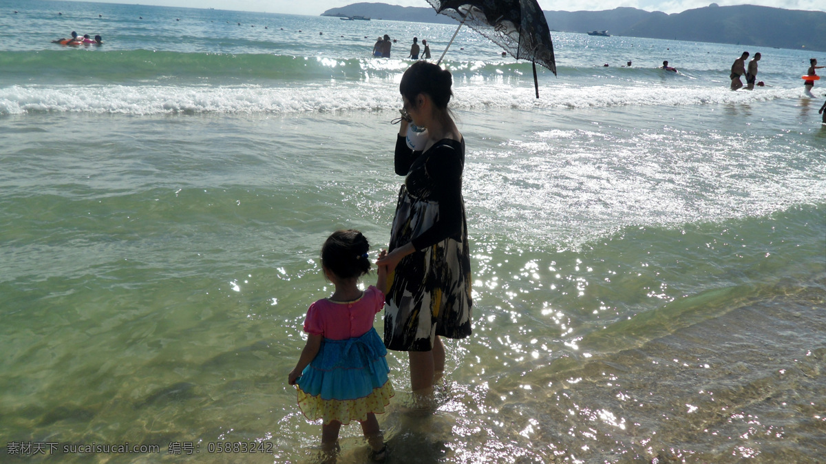 夏日 兒 提 記 憶 海岸 海滩 旅游摄影 母女 沙滩 天空 云彩 水色 阳光 psd源文件