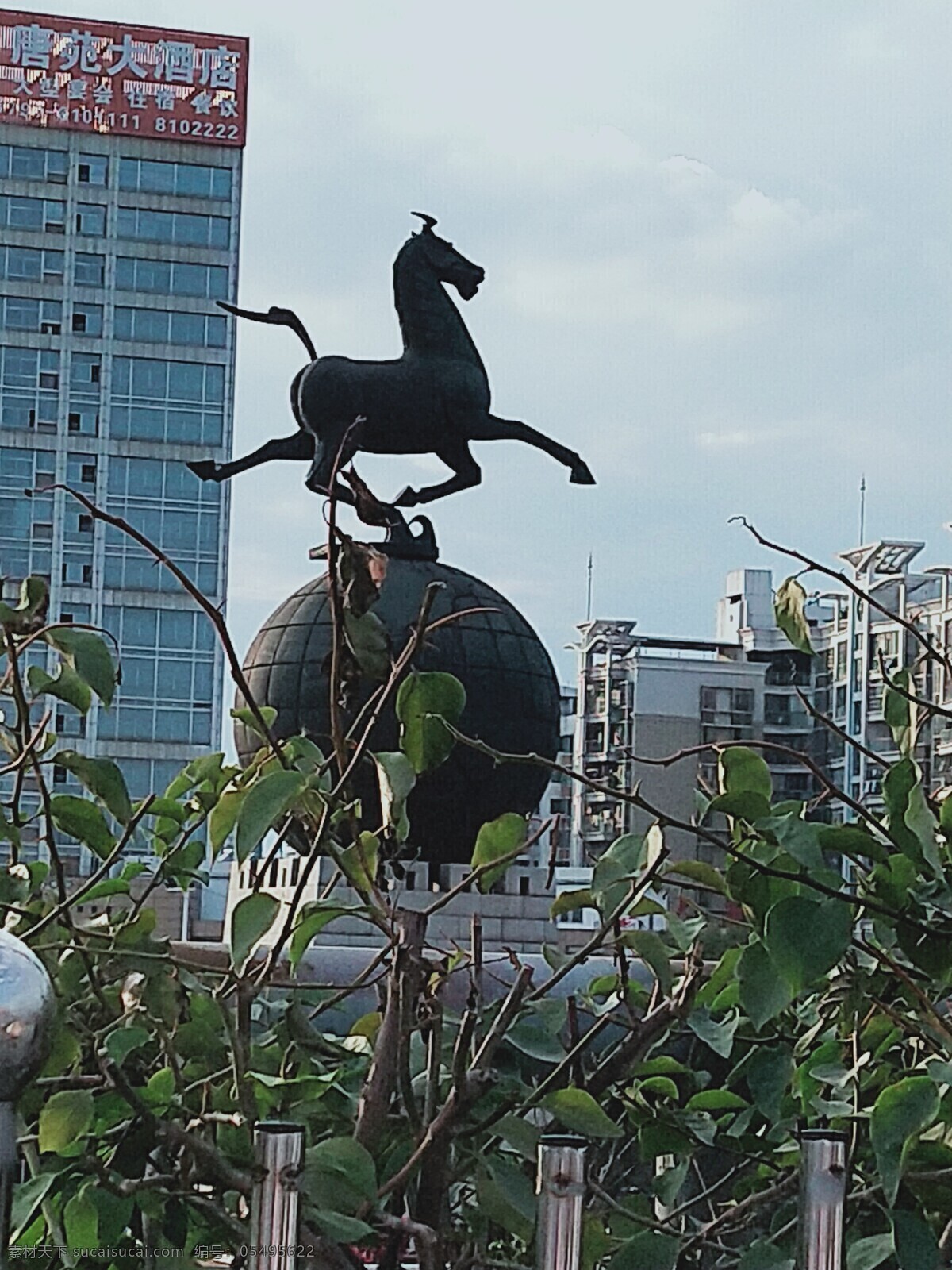 马雕像 地球 风景 跑马 自然景观 田园风光
