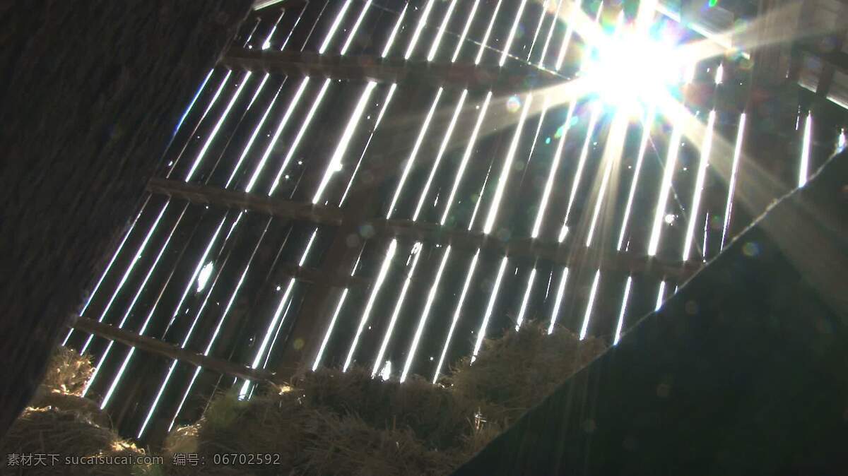 阳光 穿过 裂缝 仓 股票 视频 视频免费下载 秋天的收获 太阳 照耀着 通过 谷仓 avi 灰色