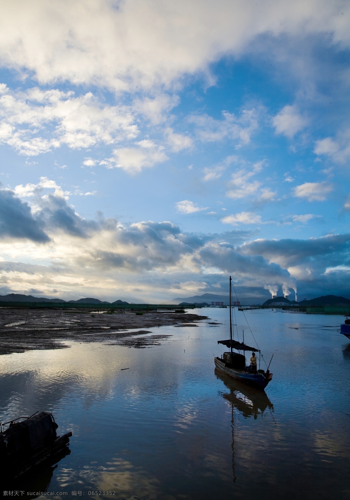 蓝天 湖景 湖 船 蓝天湖 游船捕鱼船 自然景观 自然风景