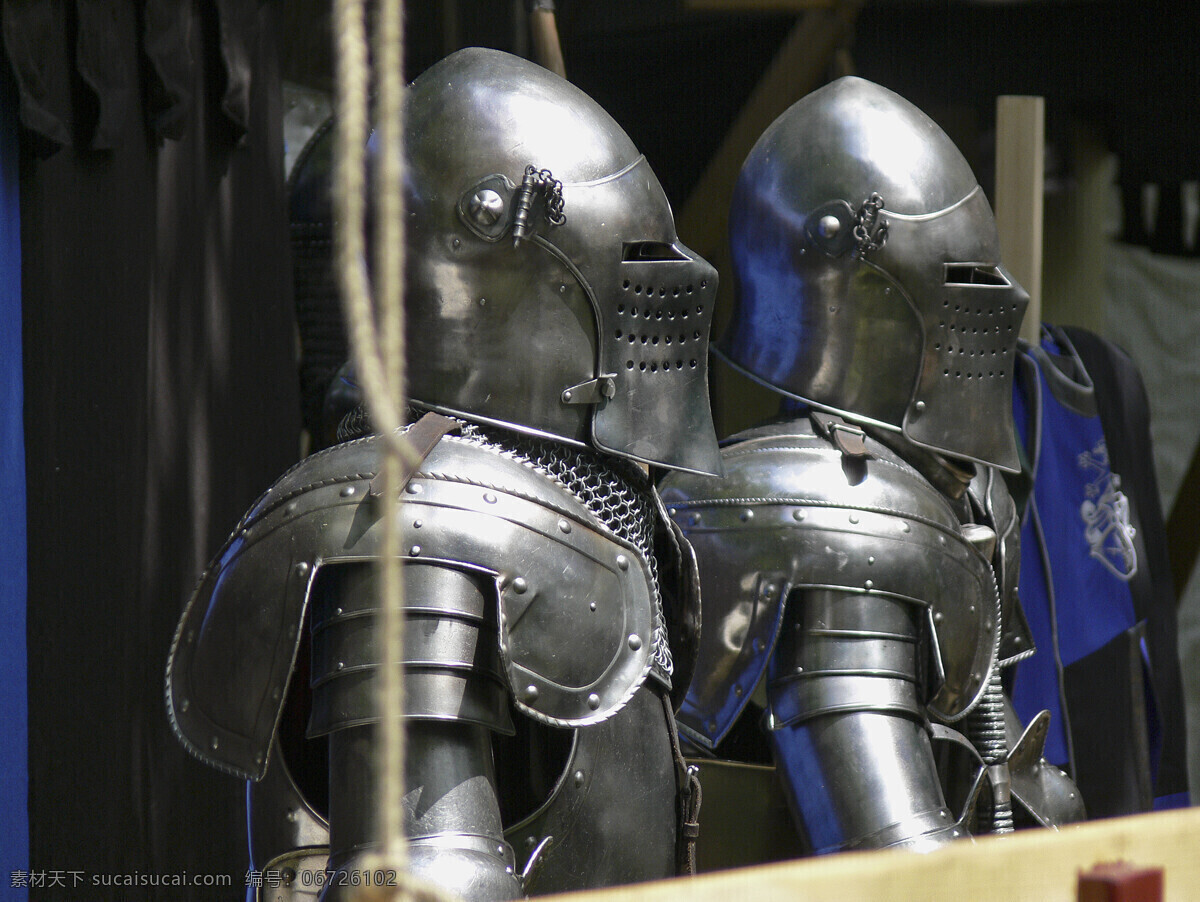 两个骑士 盔甲 铠甲 头盔 宝剑 古代欧洲骑士 武士 士兵 其他类别 军事武器 现代科技 黑色