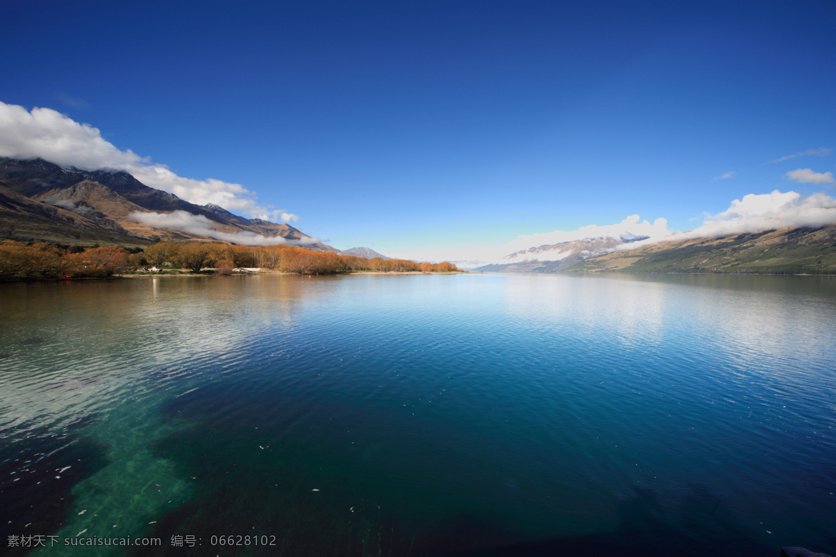 贝加尔湖 蓝色 清澈见底 高山 环湖 仙境 云层 湖面 镜子 自然风景 自然景观 风景名胜