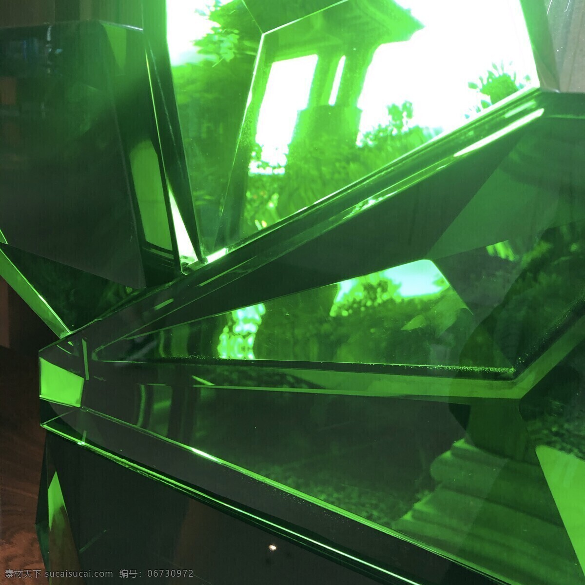 绿色玻璃折射 绿翡翠 绿玻璃 透明 折射 抽象 摄影类