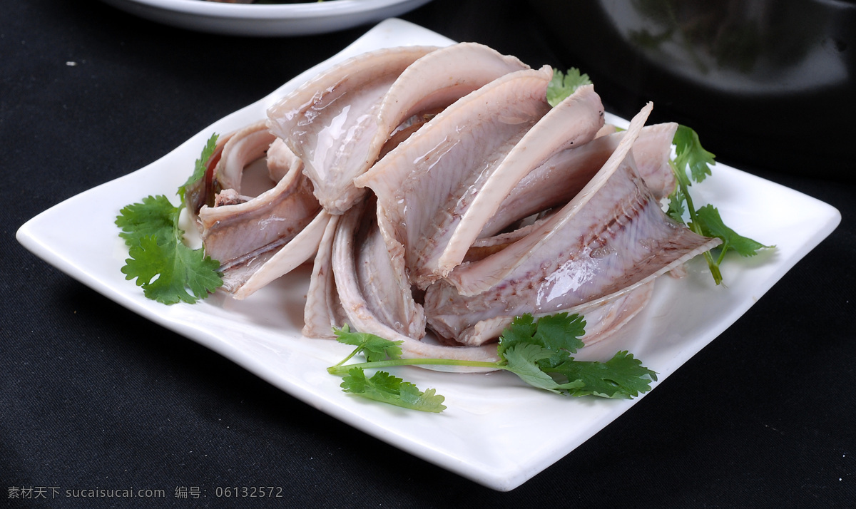 涮蛇肉 蛇 蛇汤 蛇段 美味 火锅 配菜 青椒焖蛇 口味蛇 荤菜 涮菜 秘制姜辣蛇 火锅菜 餐饮美食 传统美食