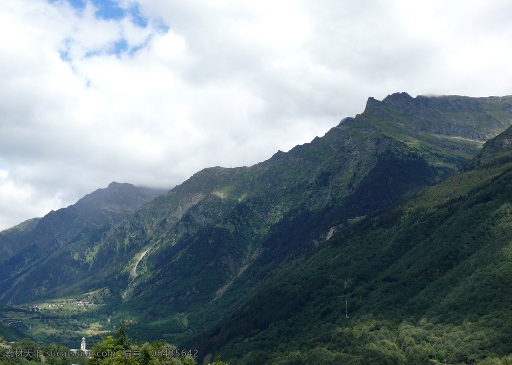 大山 背景 蓝天 白云 森林 自然景观 自然风景