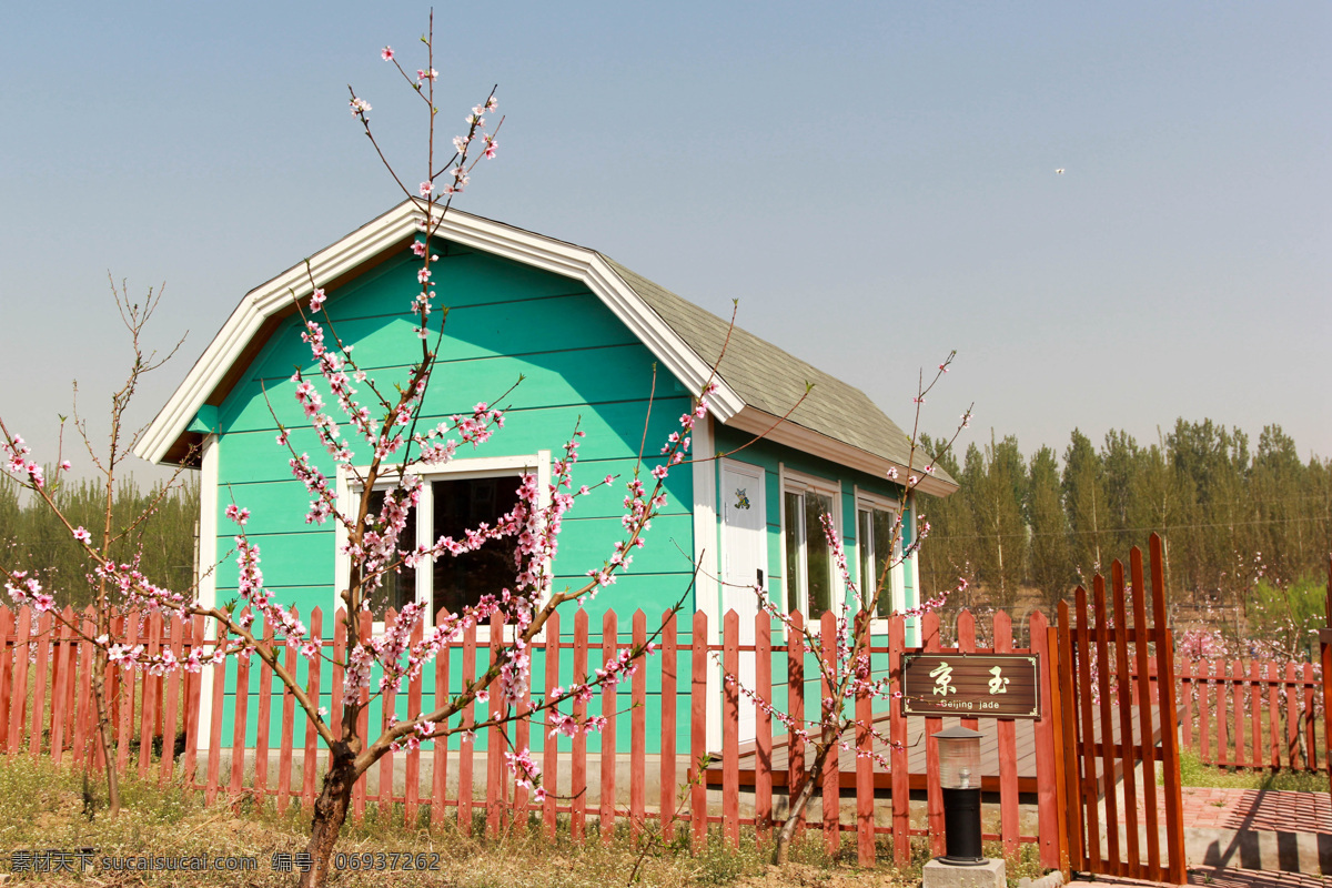 绿色的 小木屋 桃花 天然 原生态 生活 建筑园林 建筑摄影