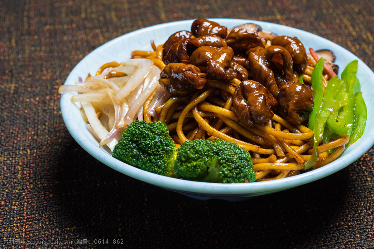 肥肠炒面 炒面 大肠 肥肠 美食摄影 餐饮美食