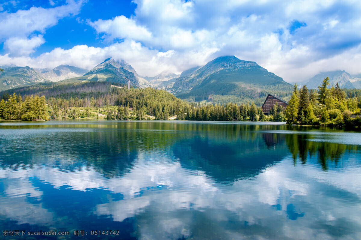 湖泊 山脉 天空 白云 蓝天 山 森林 倒影 湖水 自然 自然景观 自然风景
