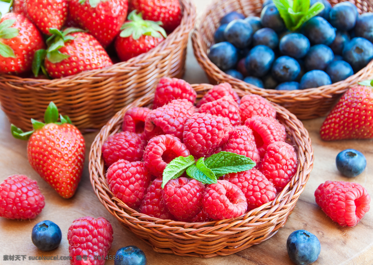 竹篮 里 各种 水果 桑葚 蓝莓 草莓 餐厅美食 美味 水果蔬菜 餐饮美食 红色