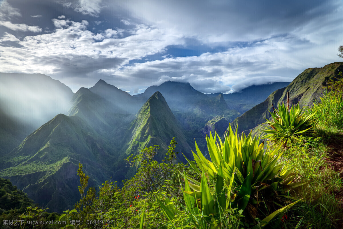 自然景观 高山 天空 云 草 植物 景区 景观 自然风光 休闲旅游 山水风景 风景图片