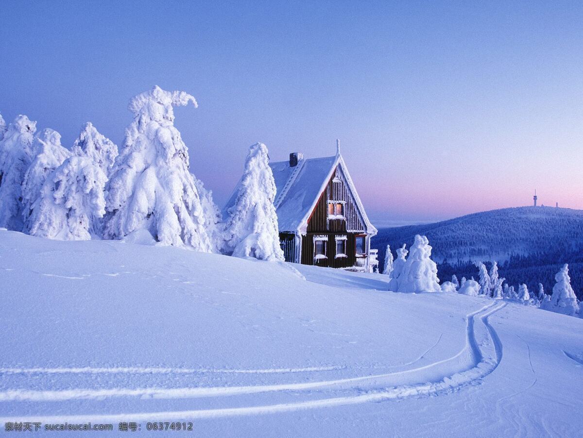 雪山 上 房子 蓝天 山 雪 银树 风景 生活 旅游餐饮