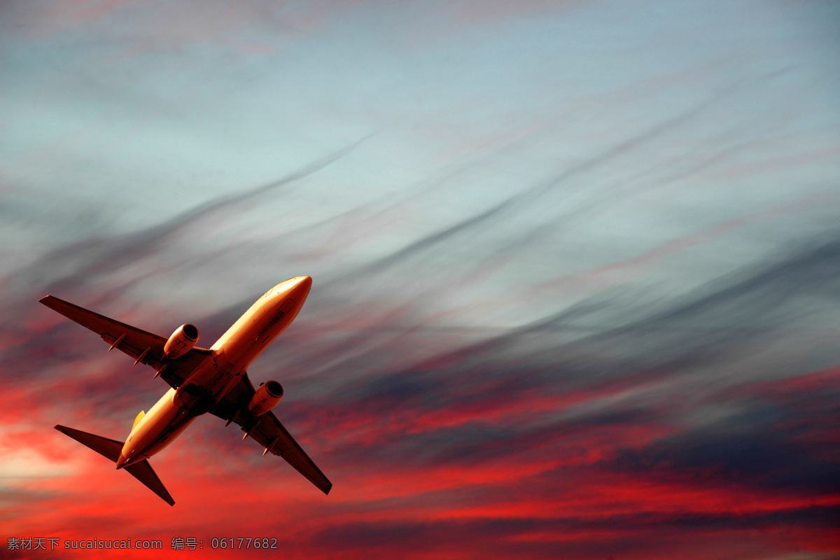 空中 飞行 架 飞机 天空 傍晚 黄昏 夕阳 夕阳红 蓝天 飞行的飞机 一架飞机 航空 空运 高清图片 飞机图片 现代科技