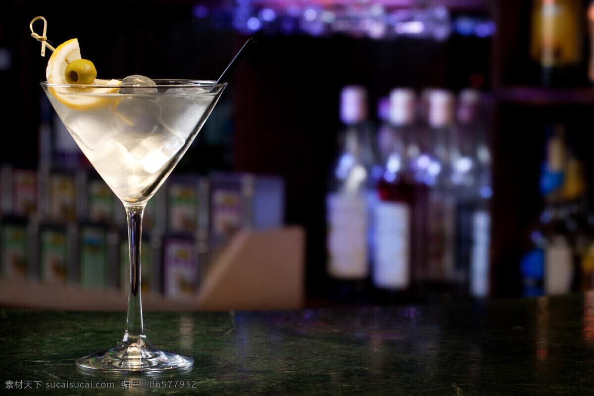 加 冰块 鸡尾酒 高脚杯 酒水摄影 酒杯 玻璃杯子 鸡尾酒图片 餐饮美食