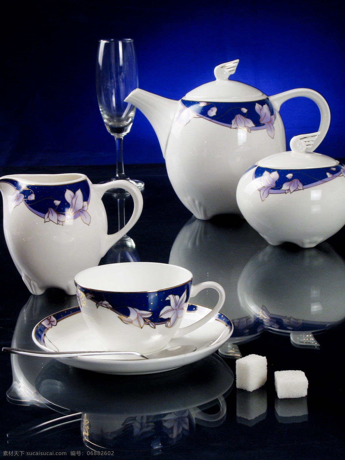 精美 茶具 玻璃杯子 餐具厨具 餐饮美食 蓝色背景 精美茶具 矢量图 日常生活