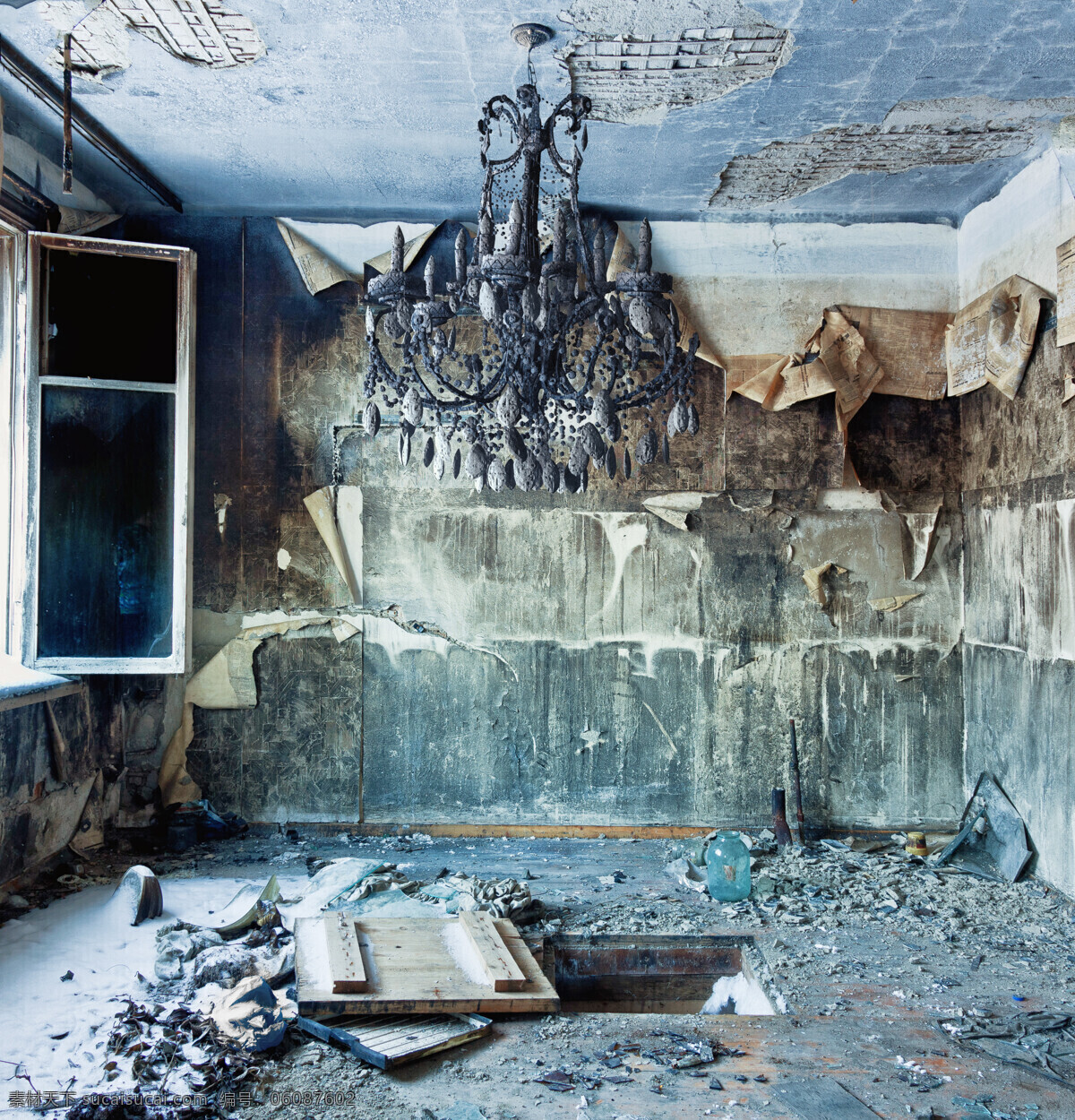 废弃 房间 里 吊灯 废弃的房间 破旧房子 破旧房屋 其他类别 生活百科