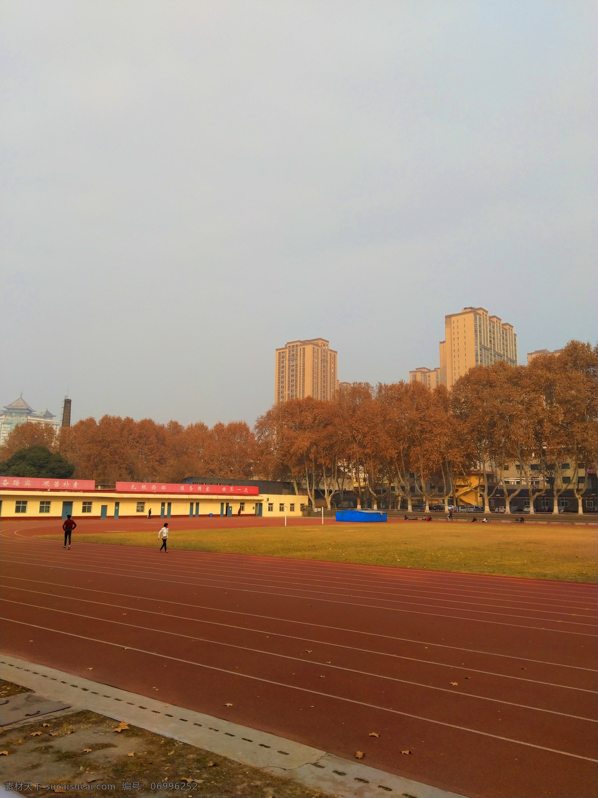 日 暮 下 校园风景 校园 操场 天空 跑道 深秋 树木 美景 多娇江山 自然景观 自然风景