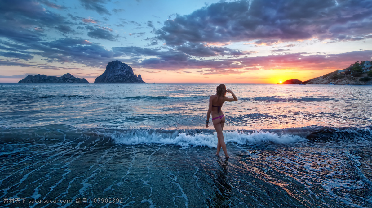 夕阳 下 海边 比基尼 美女 海边比基尼 海边夕阳图片 比基尼美女 海边美女 海边风景