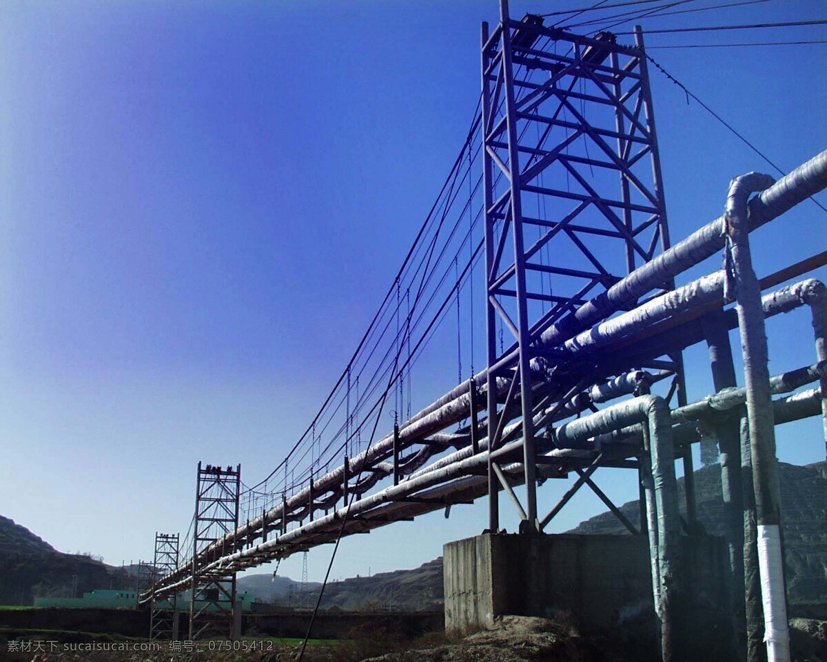 跨越 石油 中国石油 输油 输气 管线 石油化工 仓库 设备 设施 工业生产 现代科技 草坪 草地 蓝天 白云 大山 山 144pi