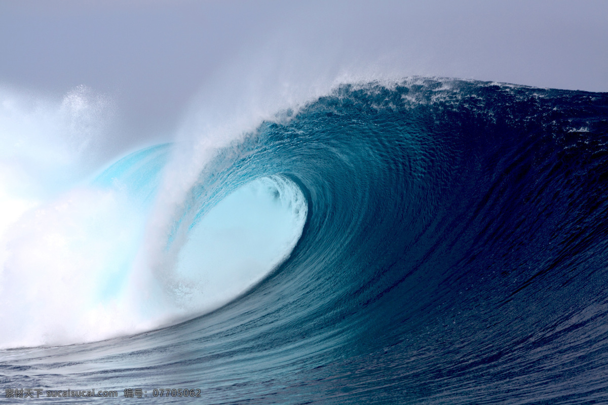 巨大 蓝色 海浪 海水 自然风光 大海图片 风景图片