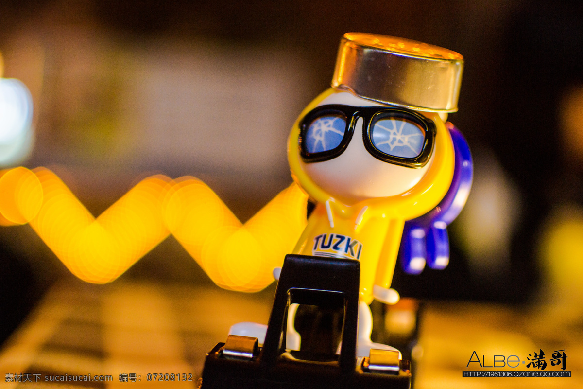 兔斯基 黄色 眼镜 可爱 肯德机 搞笑 近影 文化艺术