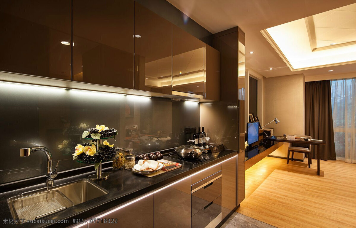 现代 时尚 厨房 深褐色 亮 面壁 柜 室内装修 效果图 木地板 壁柜 黑色灶台 厨房装修